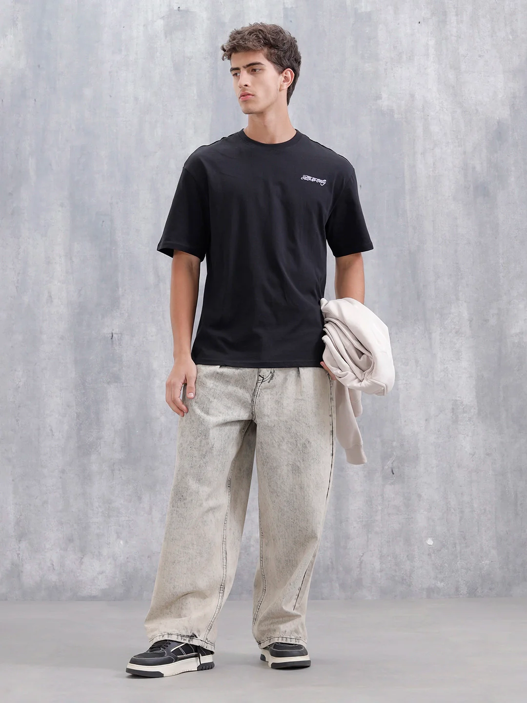 Casual Men Oversized Fit Tee With Graphic | Black - Image 4
