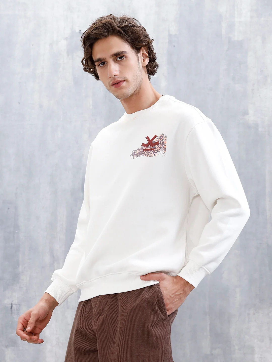 Casual Oversized Sweatshirt With Graphic | Off White - Image 4