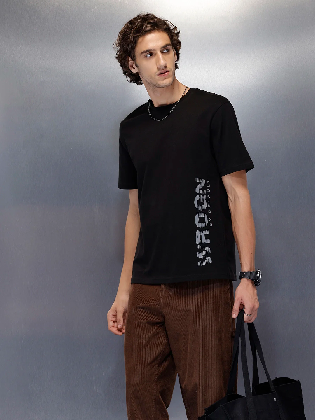 Men’s solid black slim fit printed t-shirt | Black