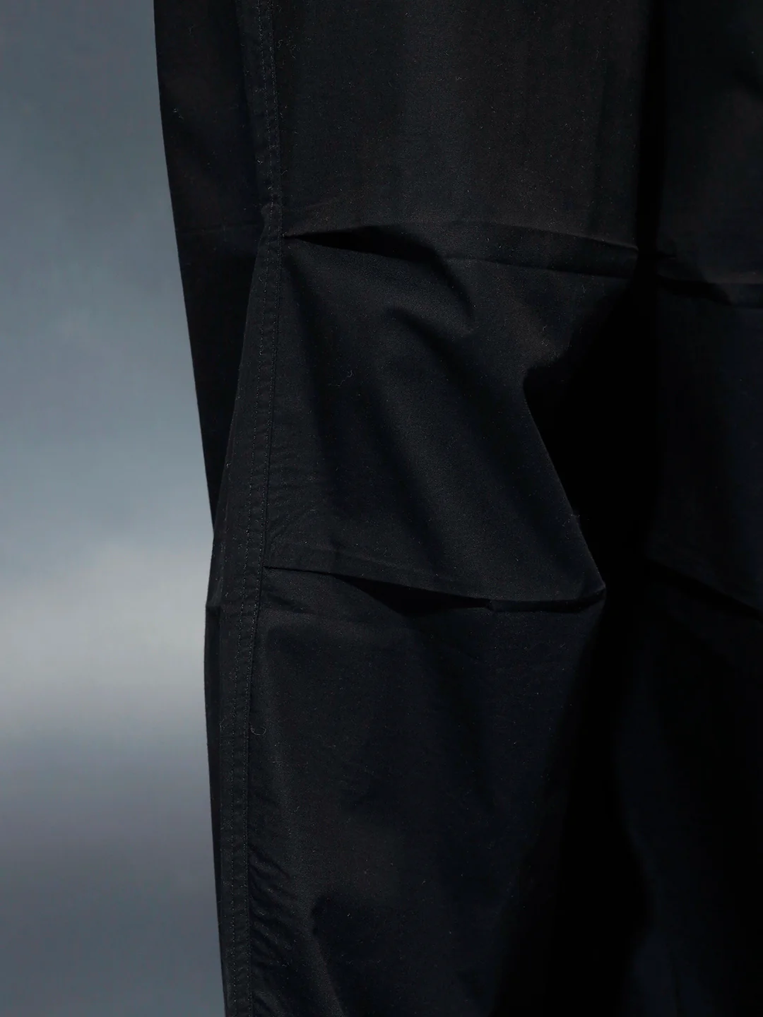 Men's loose fit trouser with draw string in the hem | Black - Image 5