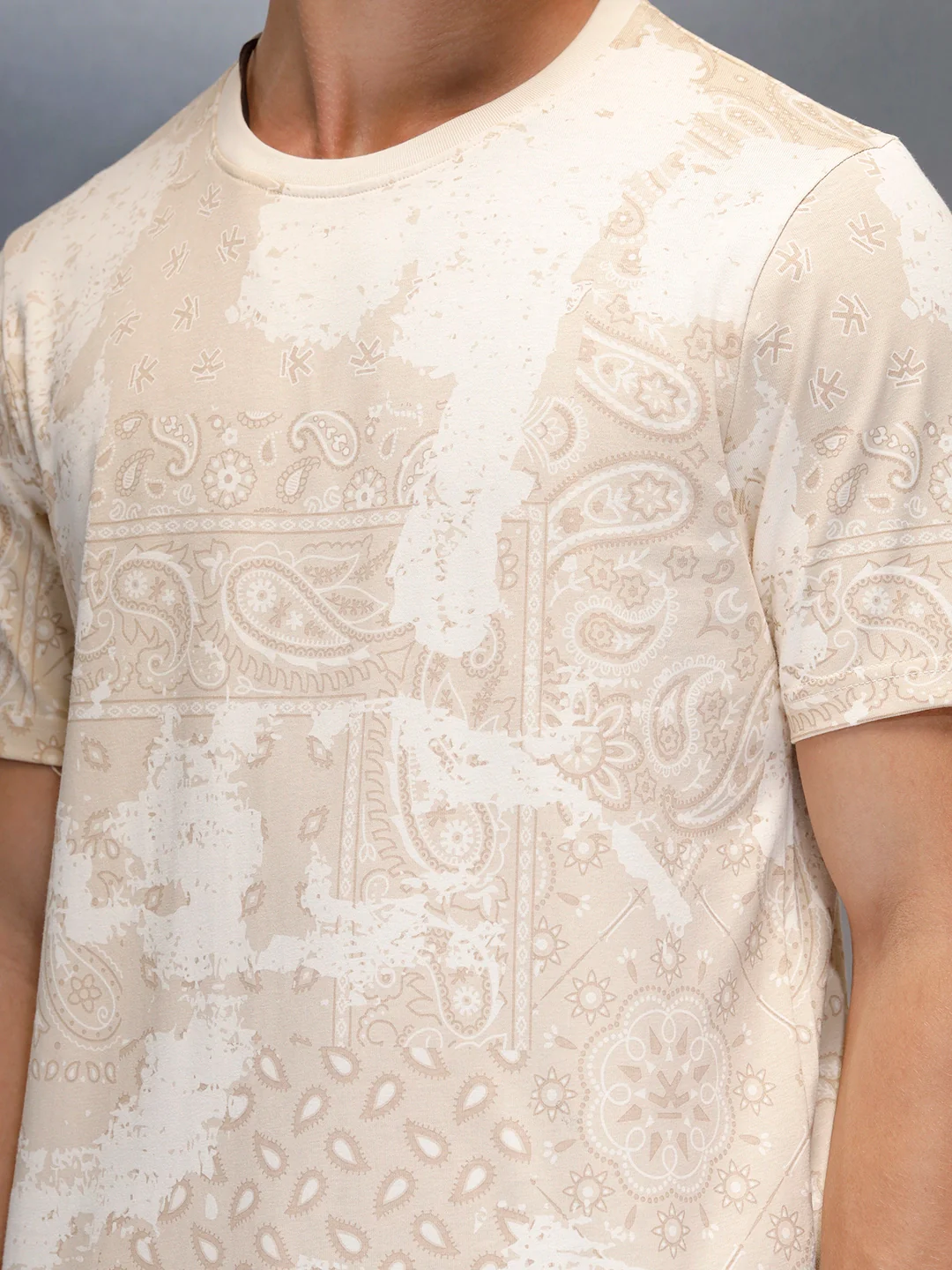 Men's slim fit Casual Tshirt with Paisley AOP | Beige - Image 5