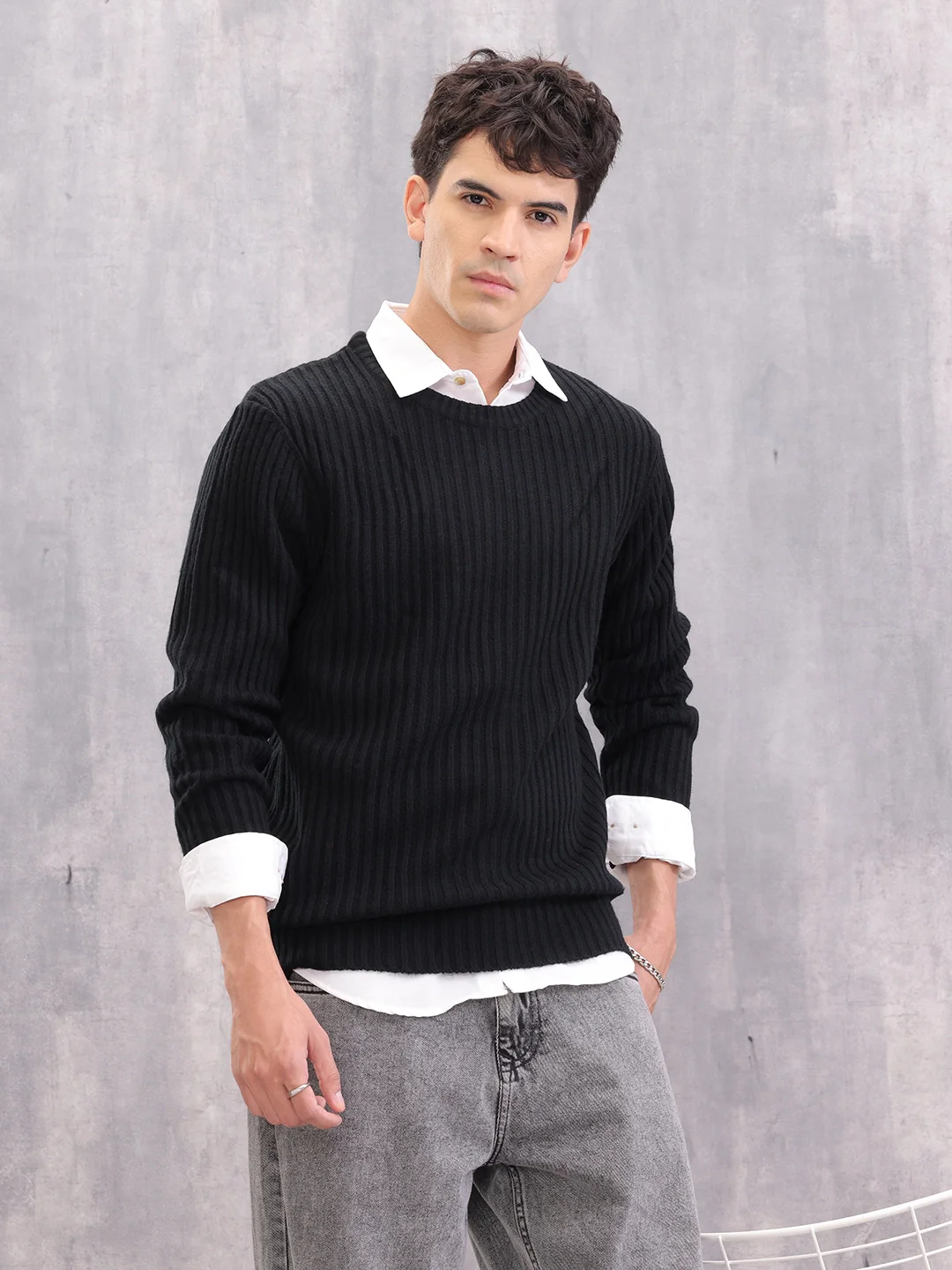 Round Neck Comfort Fit Pullover | Black