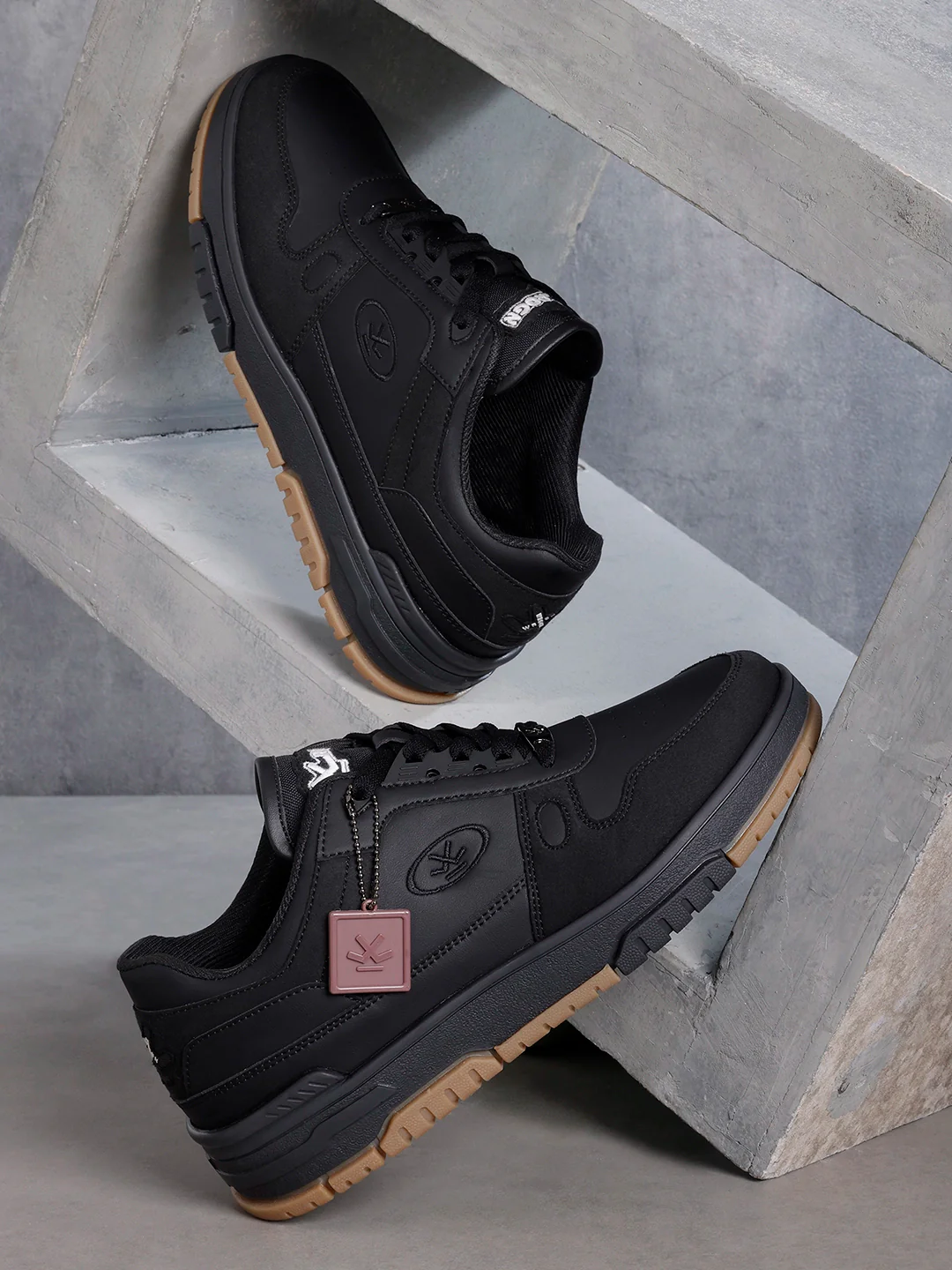 Sneakers | Greyhound Apex