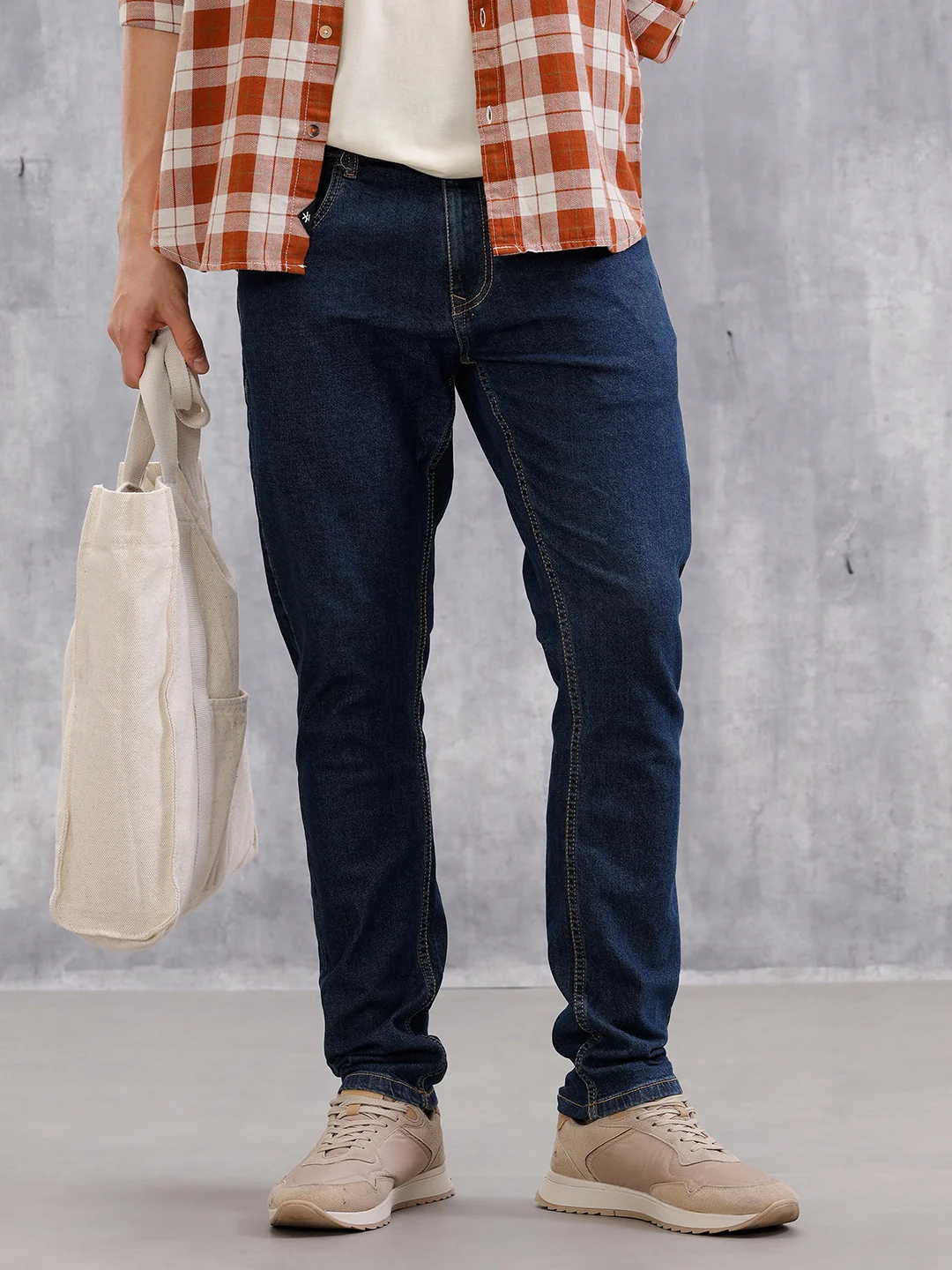 Solid Slim Tappered Jeans - Dark Blue