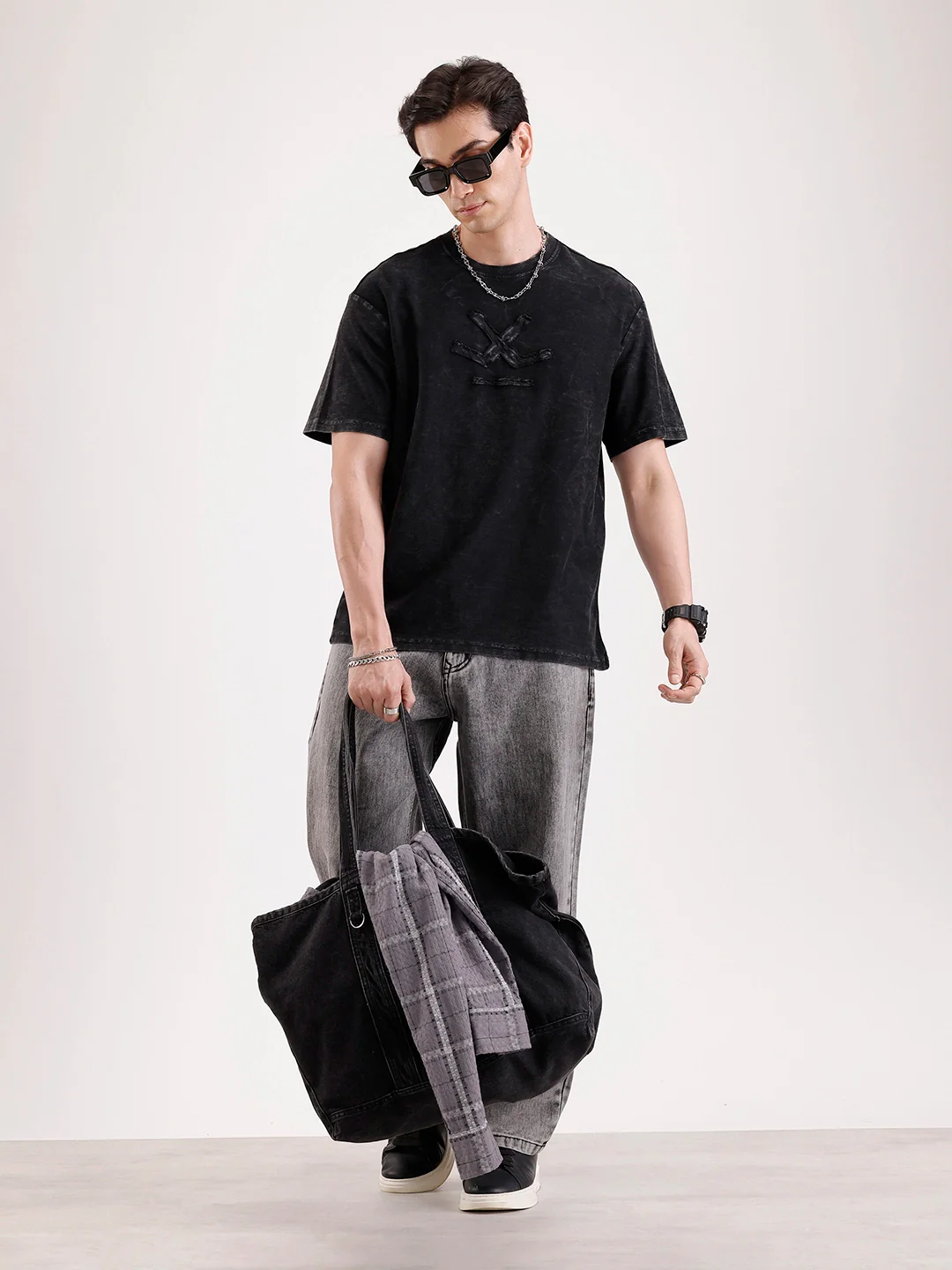 Washed Embroidery Patch T-Shirt | Black - Image 4